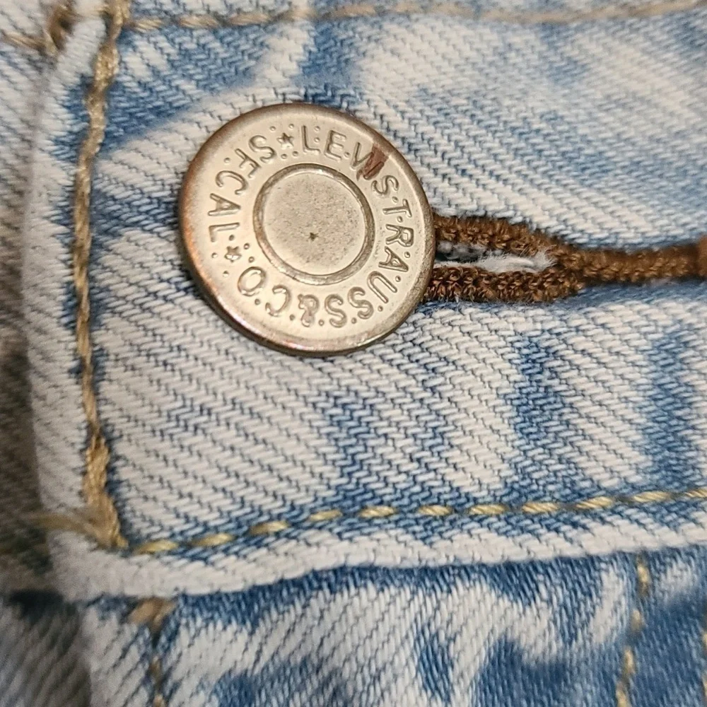 Levi's Mens‎ Shorts Denin Light Wash Pockets Sz. 40x12 EUC
